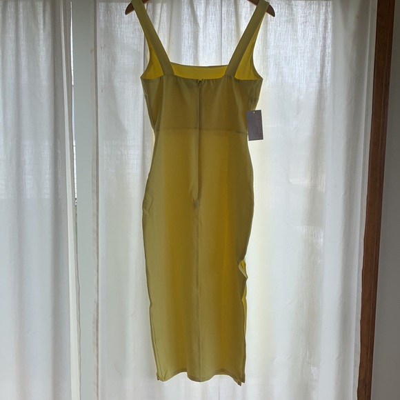 FORE yellow dress size medium. Slit on the side - Picture 5 of 6
